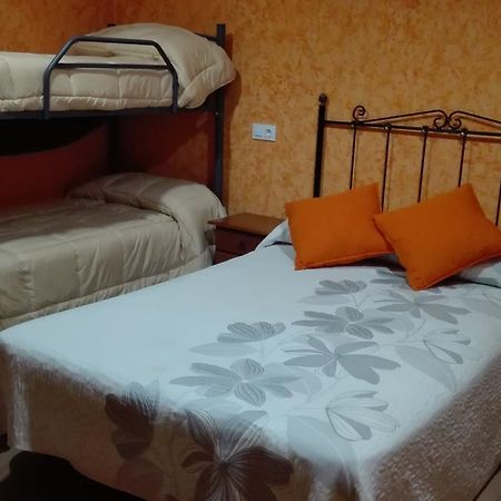 Hostal La Aldaba Hotel Montearagon Bagian luar foto