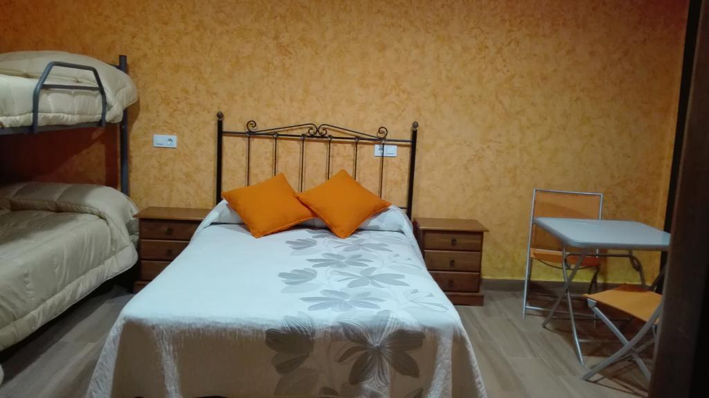 Hostal La Aldaba Hotel Montearagon Bagian luar foto