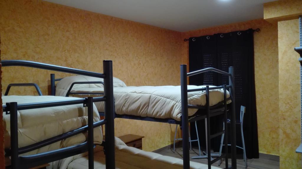 Hostal La Aldaba Hotel Montearagon Bagian luar foto