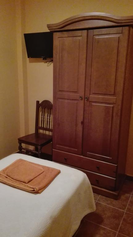 Hostal La Aldaba Hotel Montearagon Bagian luar foto