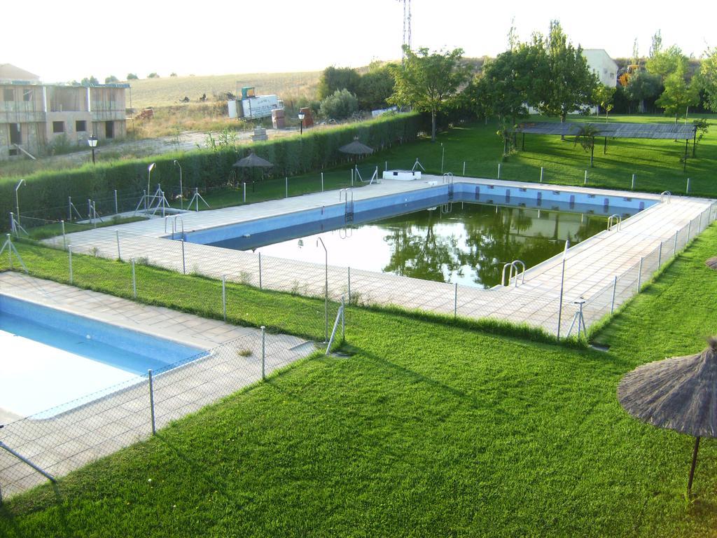 Hostal La Aldaba Hotel Montearagon Bagian luar foto