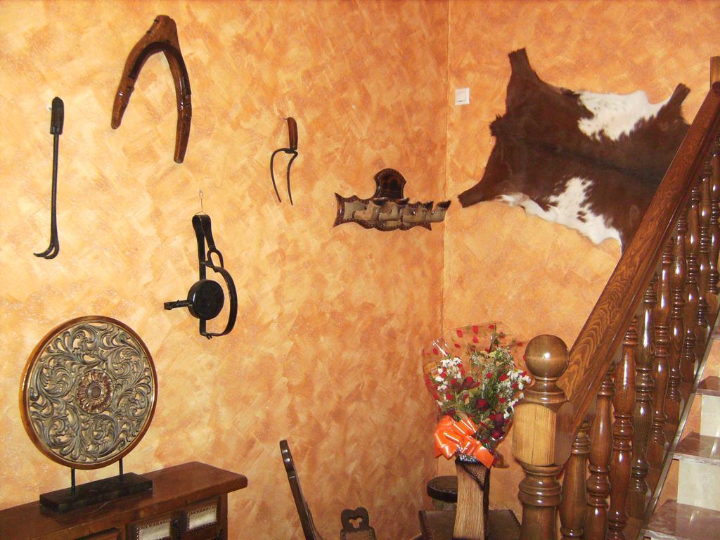 Hostal La Aldaba Hotel Montearagon Bagian luar foto