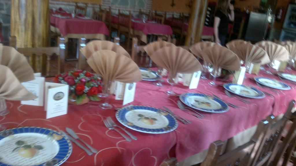 Hostal La Aldaba Hotel Montearagon Bagian luar foto
