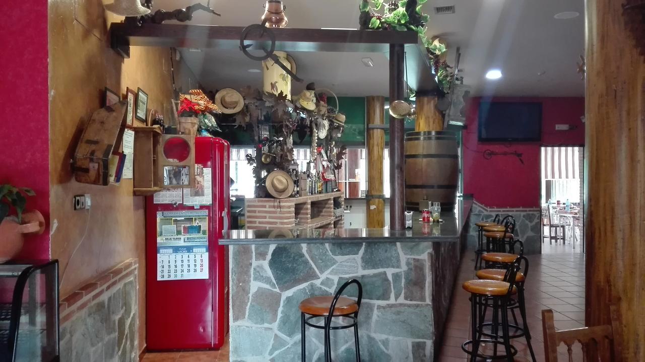 Hostal La Aldaba Hotel Montearagon Bagian luar foto