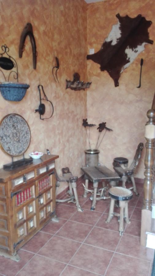 Hostal La Aldaba Hotel Montearagon Bagian luar foto