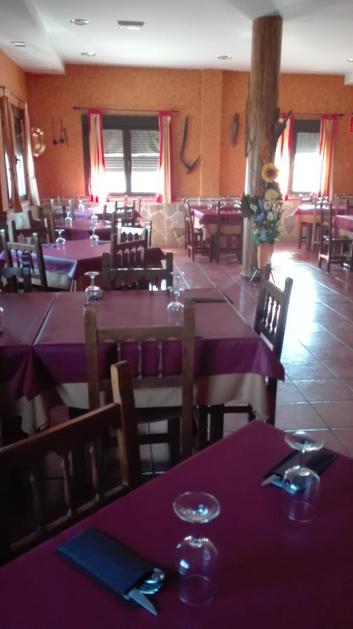 Hostal La Aldaba Hotel Montearagon Bagian luar foto